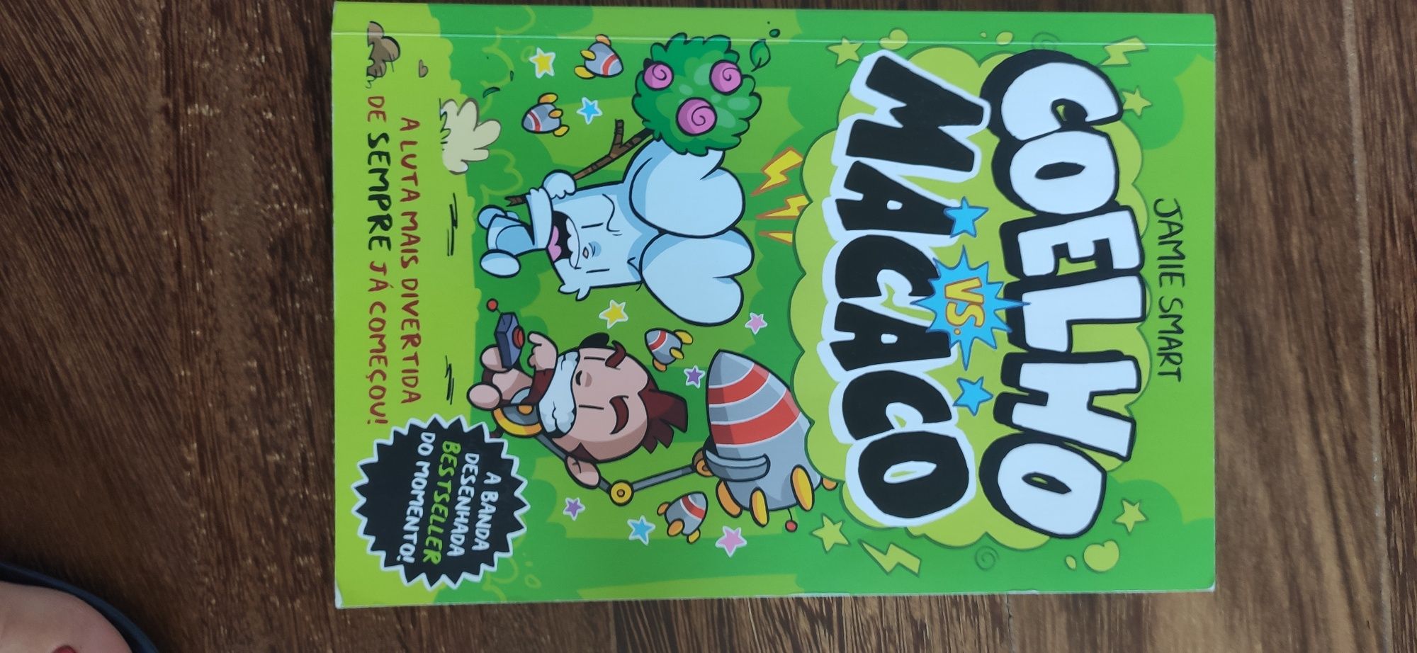 Livro coelho macaco como novo!