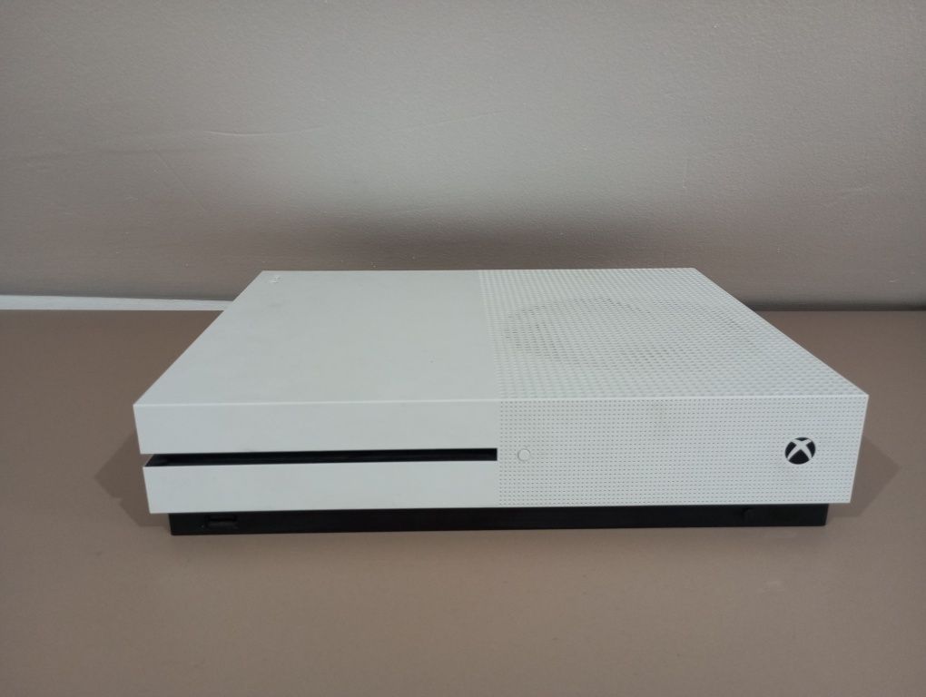 Xbox One S z 2 grami i padem (1TB)
