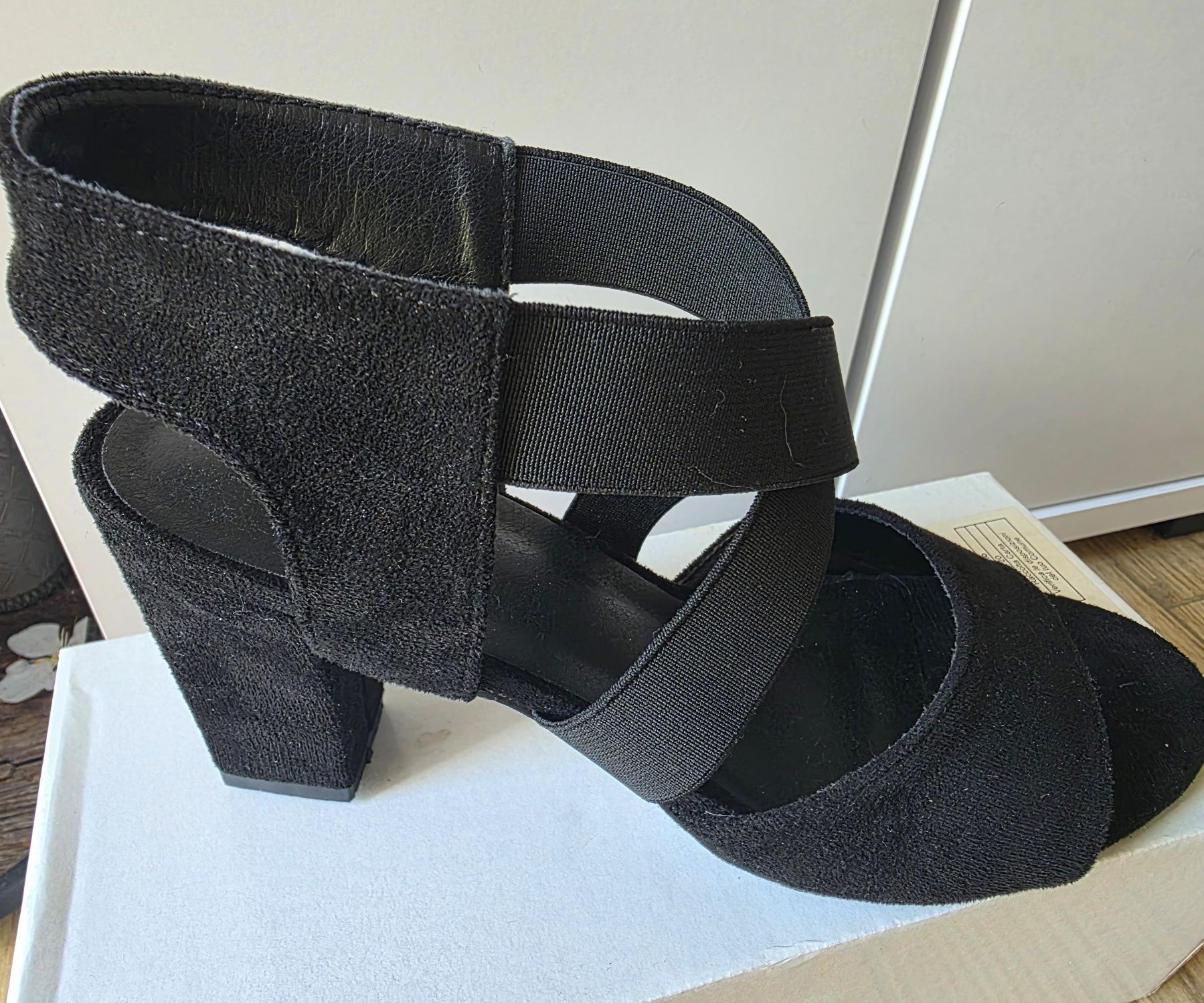 Buty na obcasie damskie
