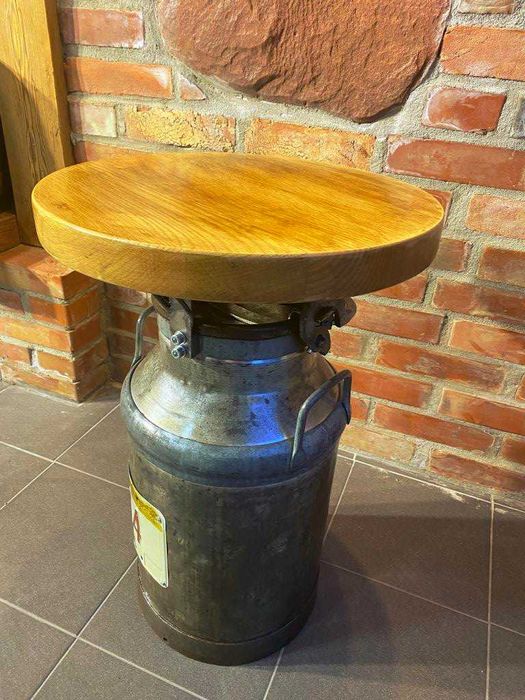 Stół kawowy, ekspozycyjny, antyk, industrialny