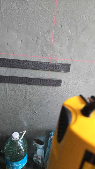 Laser Krzyżowy Samopoziomujący