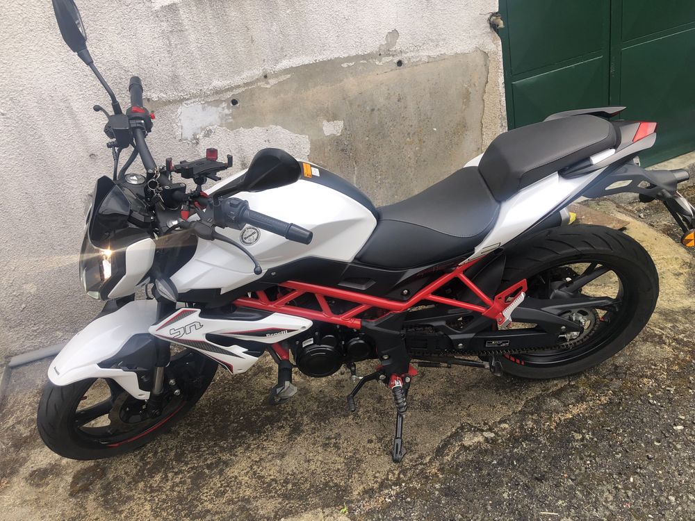 Vendo moto benelli bn 125