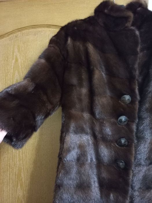 Продам норкову шубу, М