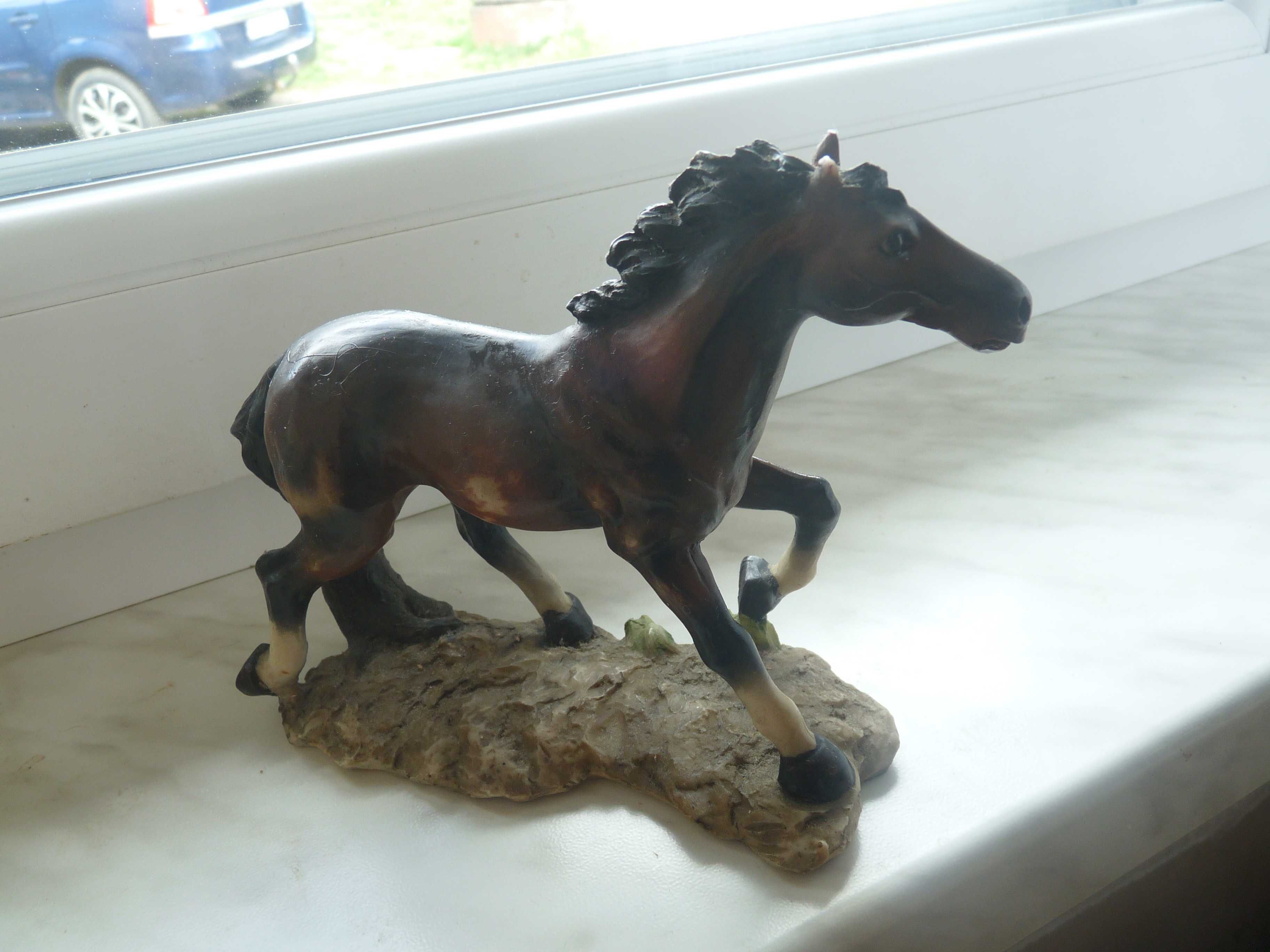 figurka'' koń w galopie,,