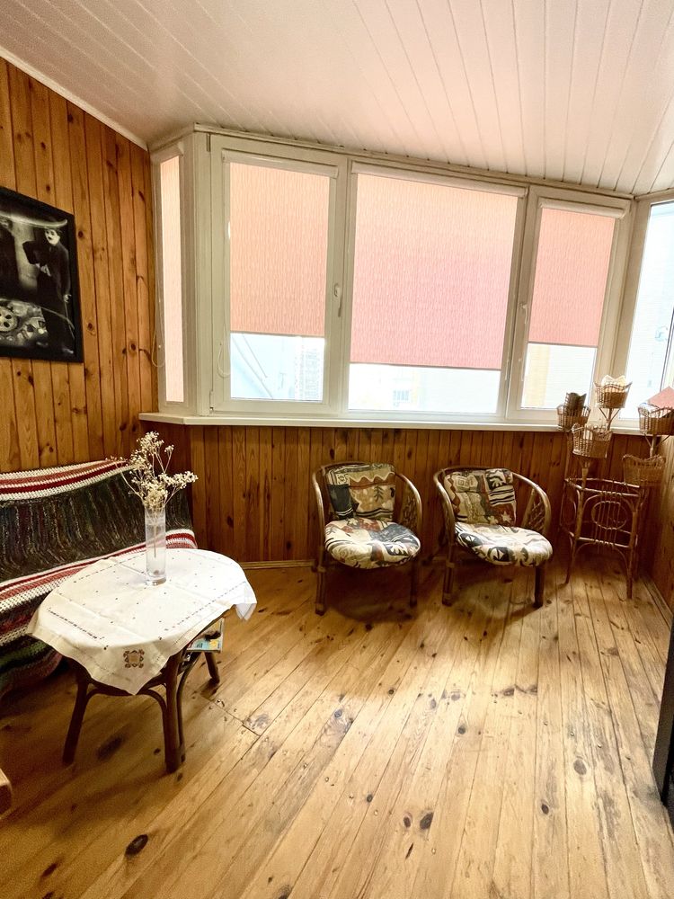 Простора квартира на вул. Драгоманова, 1Г
