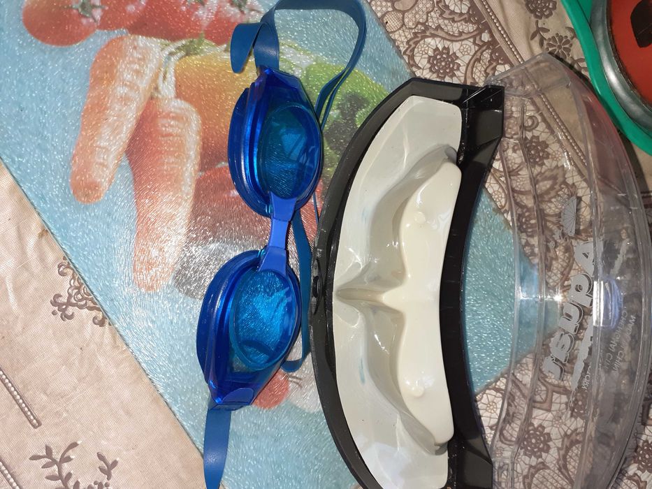 Маска для плавання.