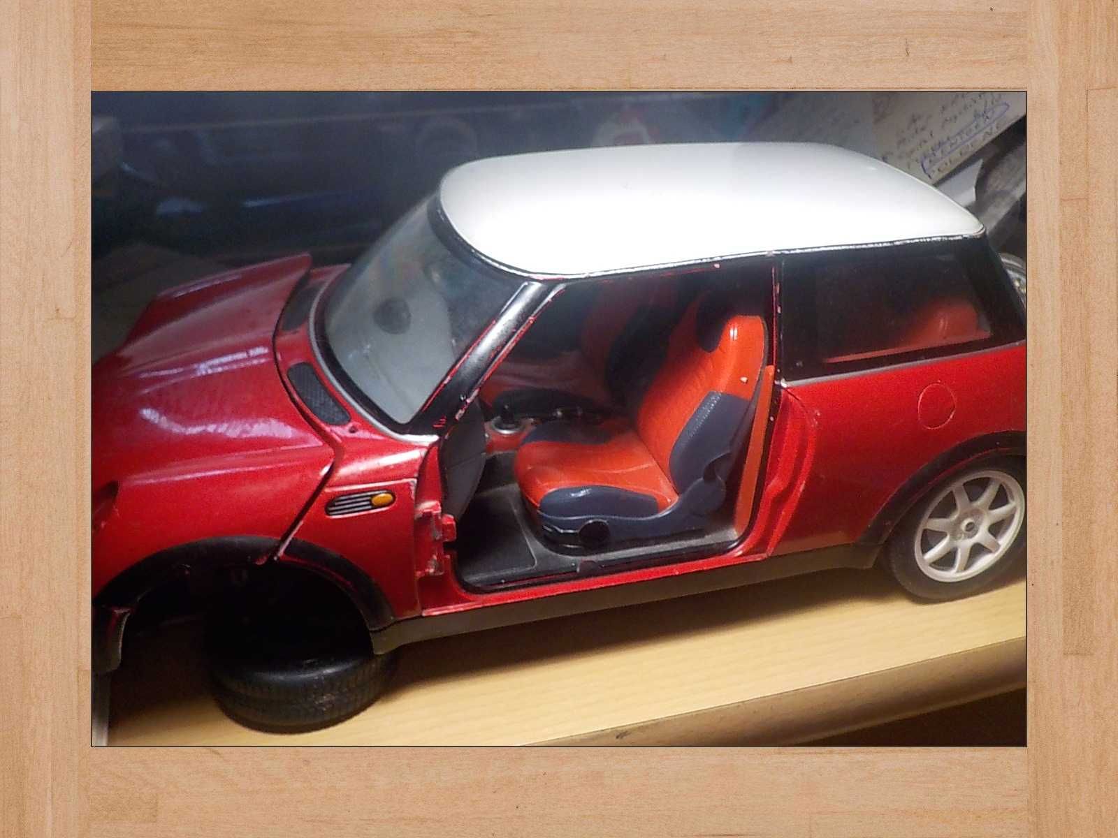 samochód  Mini Cooper metalowy ciężki do remontu  fajny gadżet