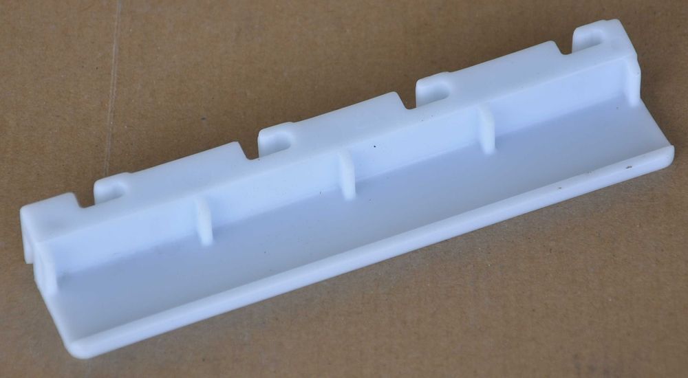 Nowy Uchwyt Kosza do Zamrażarki Skrzyniowej Electrolux AEG Biały