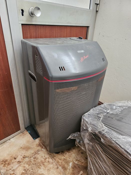 Aquecedor a gás preto