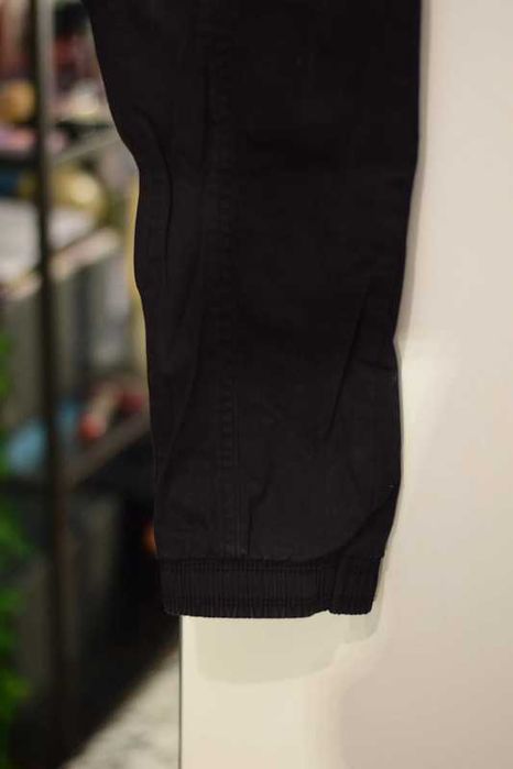 czarne jeansy spodnie joggery ze ściągaczami skinny proste slim fit