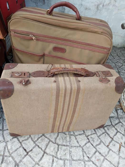 Malas em couro. Prontas a usar.