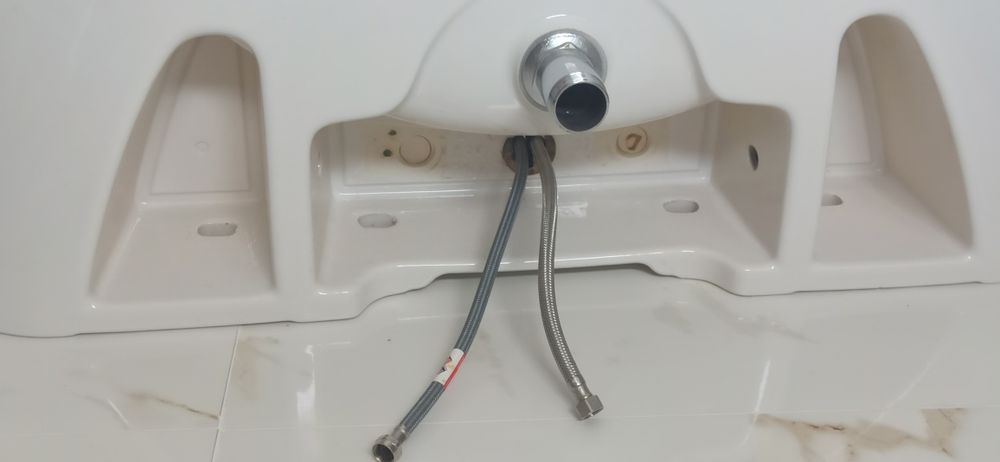 Lavatório  em cerâmica  alemã em muito bom estado.