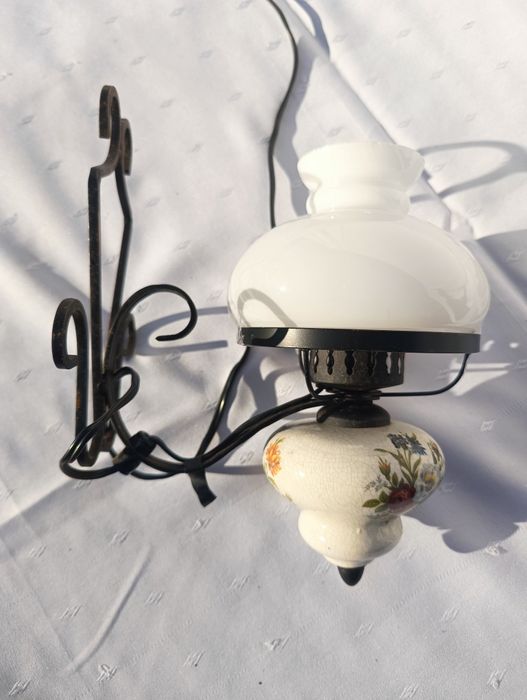 Stylowy zdobiony kinkiet