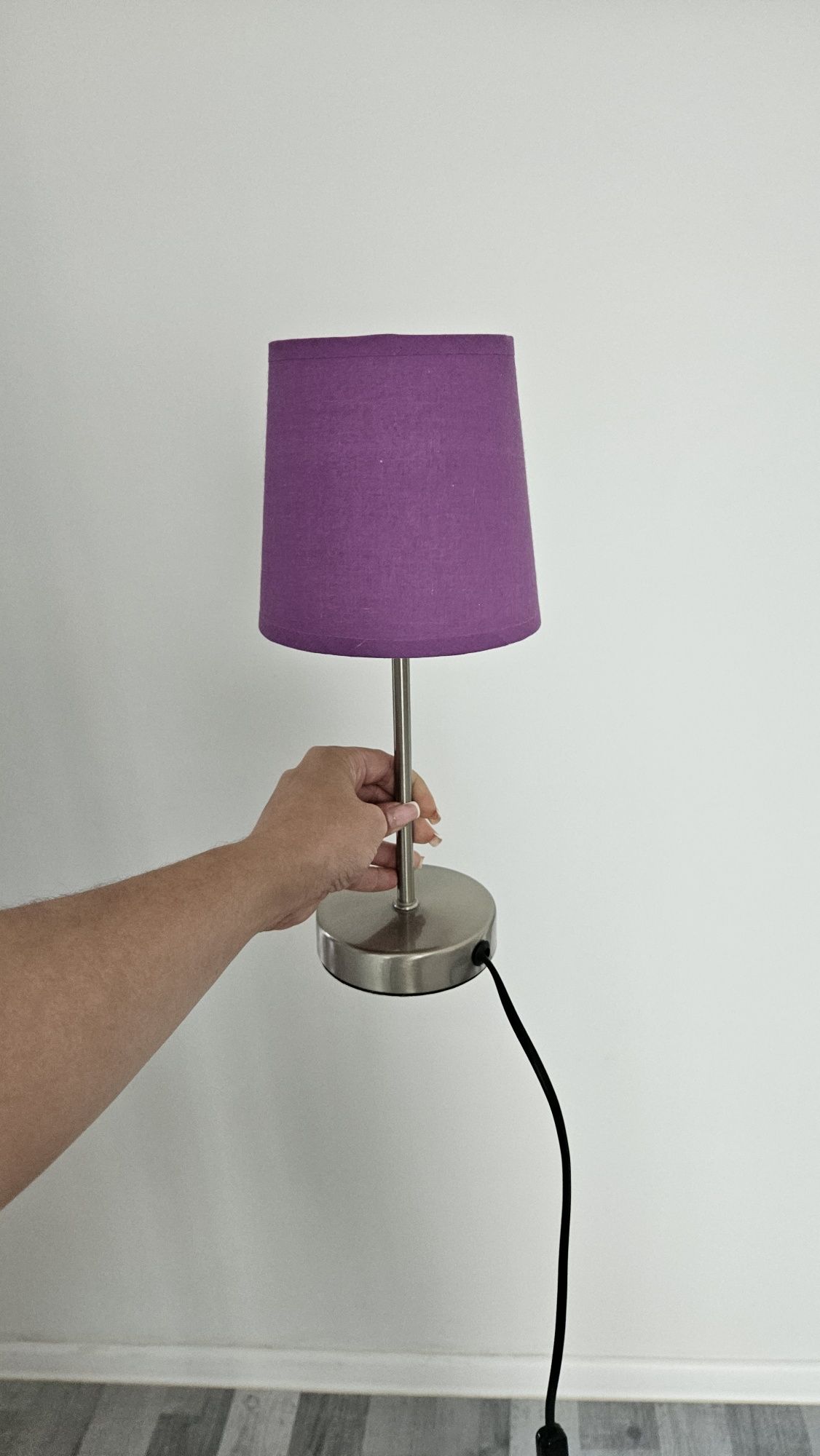 Lampka fioletowa sprawna dla dziewczynki