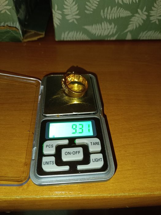 Męski sygnet platerowana żułtym złotem zy cyrkonia