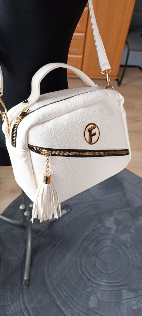 Torebka damska listonoszka kremowa caely bags