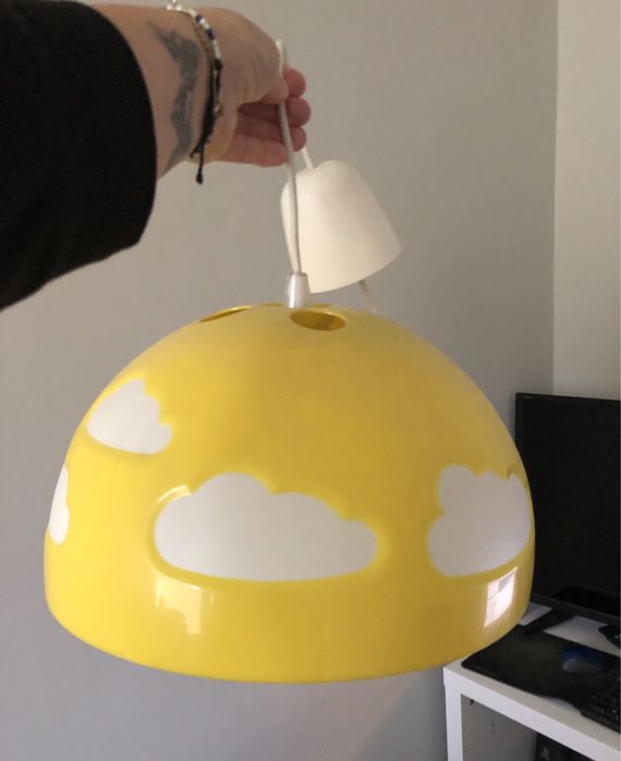 IKEA SKOJIG Lampa wisząca do pokoju dziecięcego, żółta w chmurki