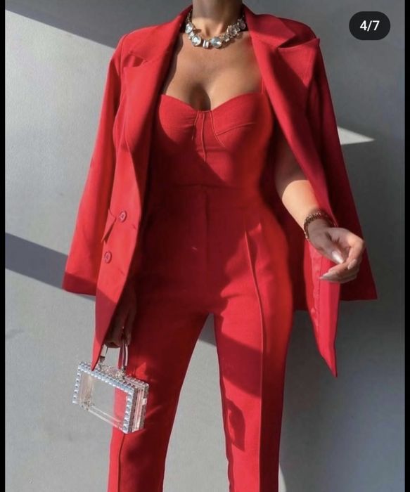 Костюм тройка красный