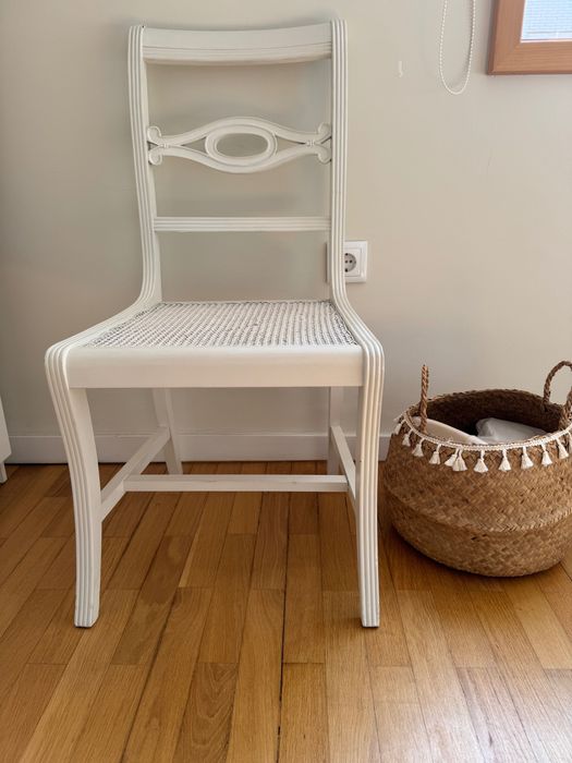Cadeira em palhinha pintada de branco