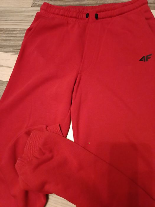 Spodnie dresowe 4f rozmiar 152