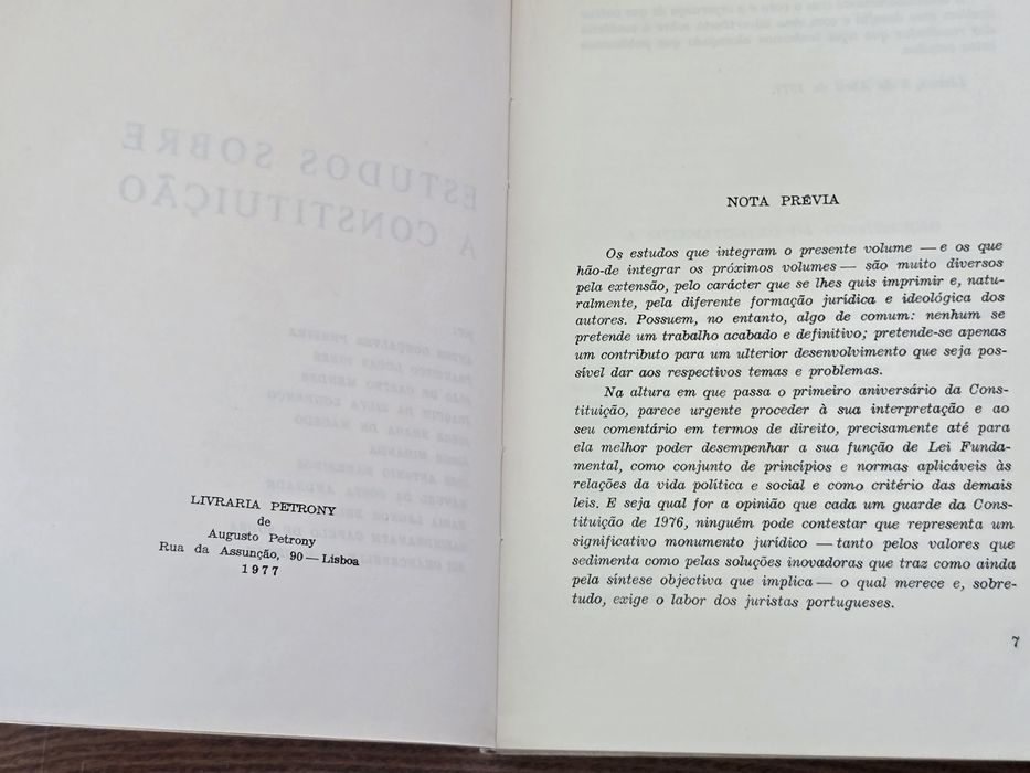 Livros jurídicos / Direito / 1 = 5€ / 10 = 40€
