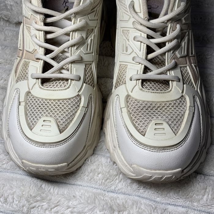 Кросівки від бренду Lonza