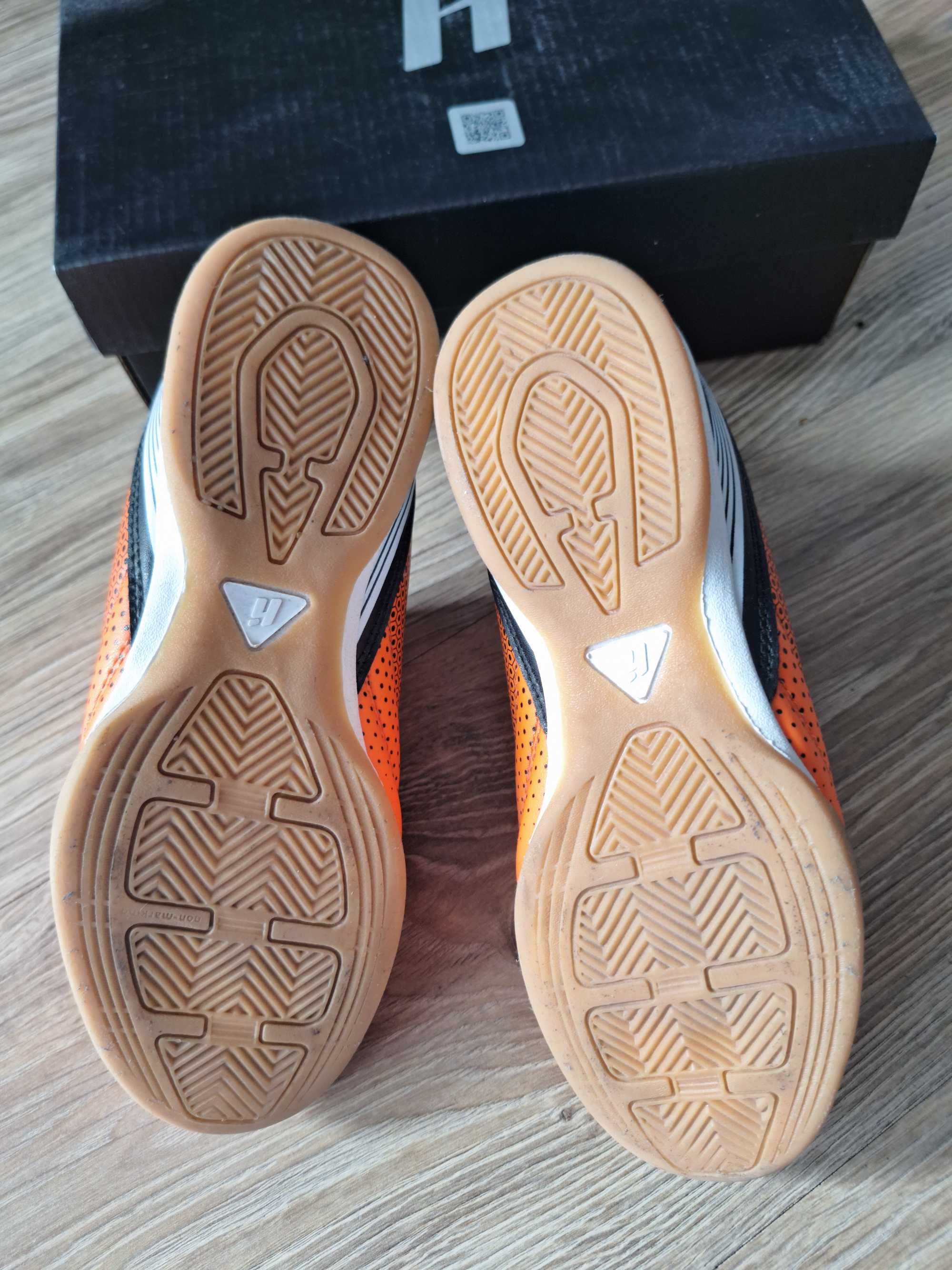 Buty piłkarskie halówki  HUARI TACUARI JR IC 34
