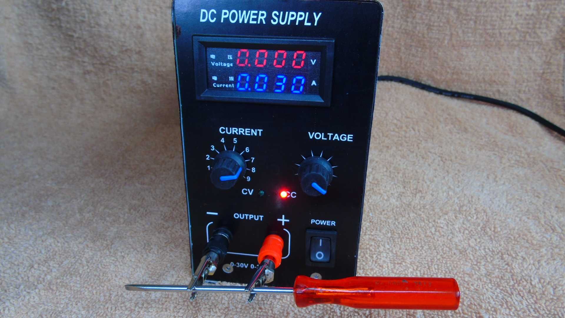 Zasilacz laboratoryjny z regulacją 0-30V  0-3A