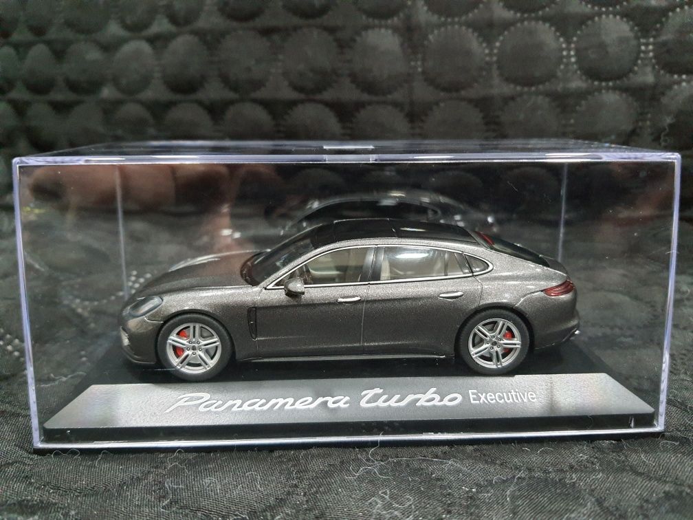 Porsche panamera turbo executive Minichamps