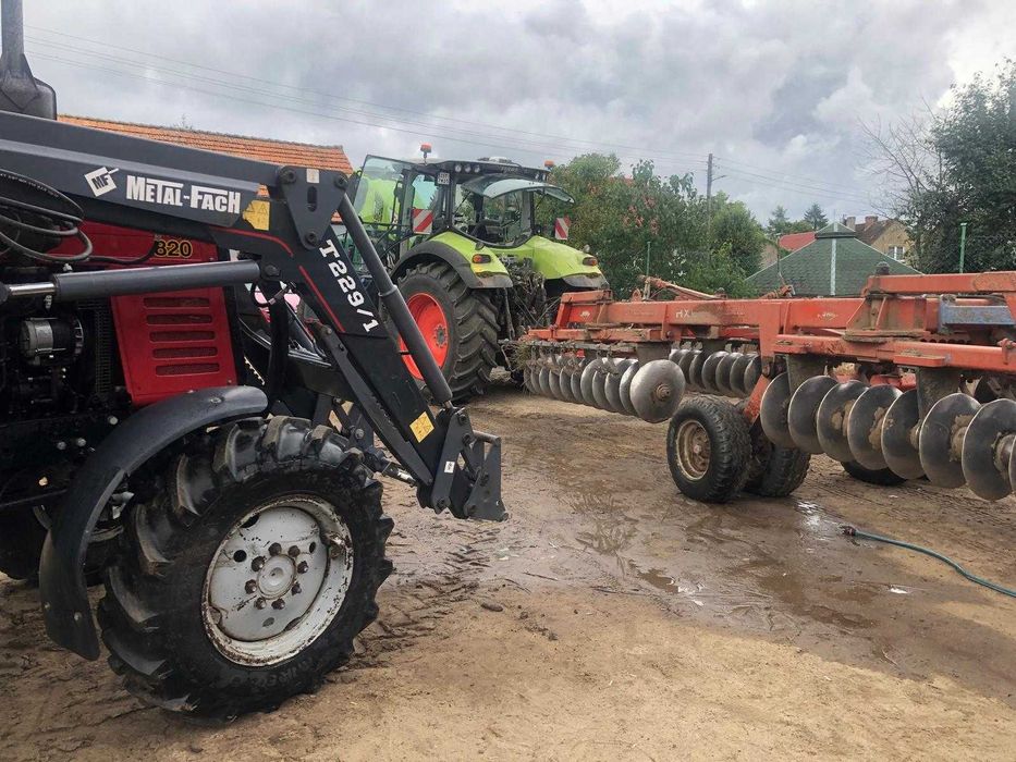 Ciągnik rolniczy Belarus 820