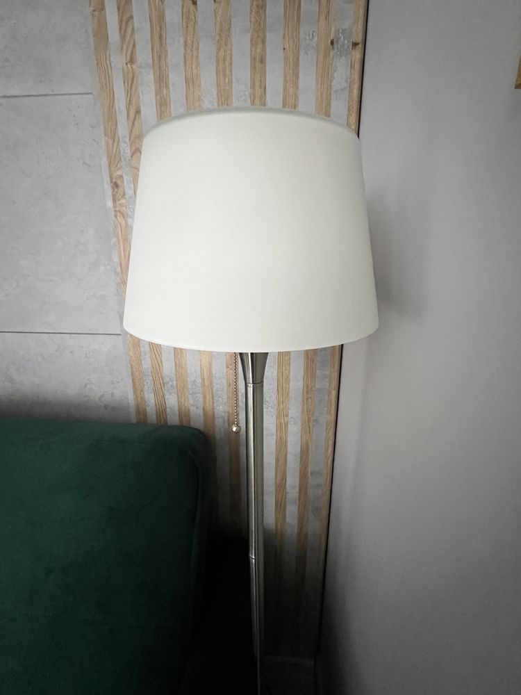 Lampa podłogowa