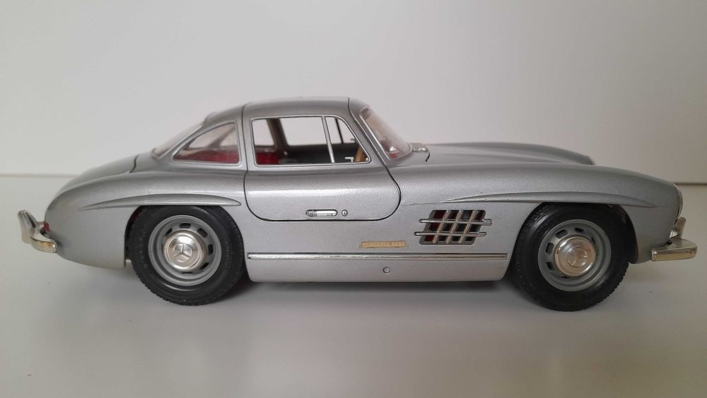 Duży 1:18 model Mercedes 300 SL 1954 25cm Burago PRL Italy