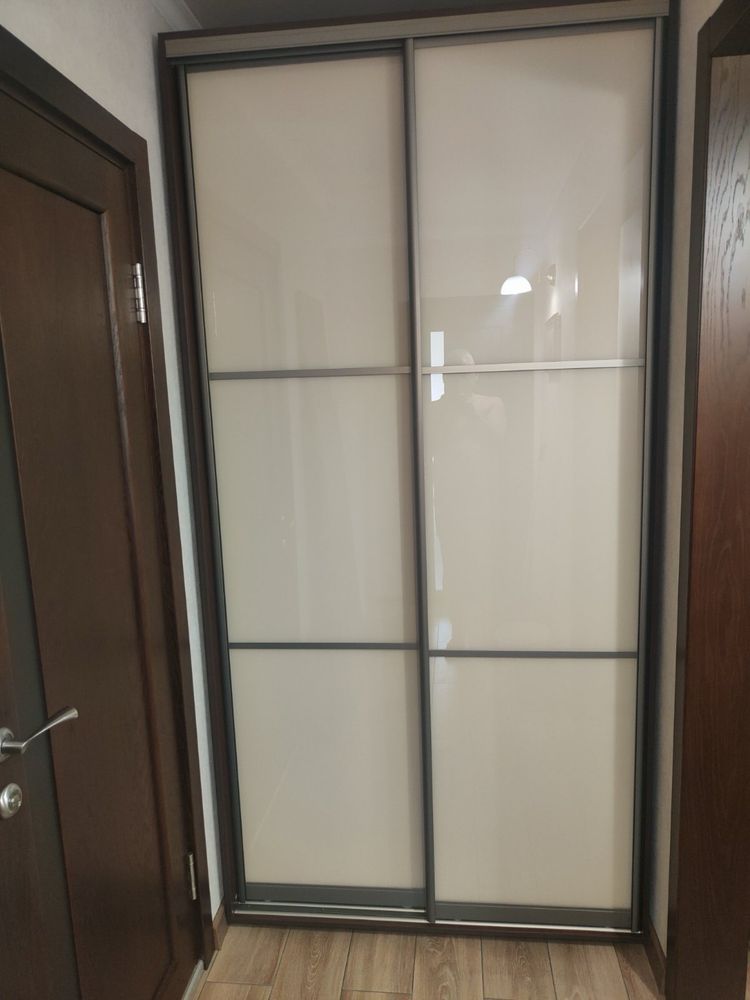 Двері розсувні окремо,  шафи купе з установкою.  Усе по вашим розмірам