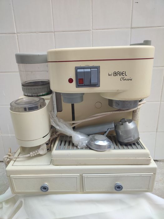 Máquina de Café Briel com moinho
