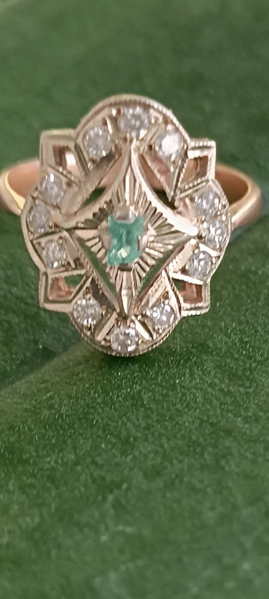 Каблучка ссср  585 с бриллиантами изумрудом діамантами 4,6г р.18,5