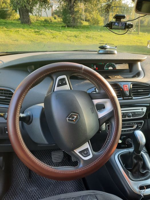 Авто Renault Grand Scenic 2011 автомат