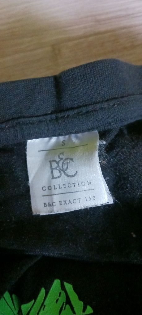 Czarny tshirt z zielonym i czerwonym ludzikiem B&C rozm.M