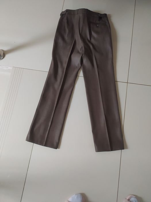 Garnitur męski w kolorze brązowym