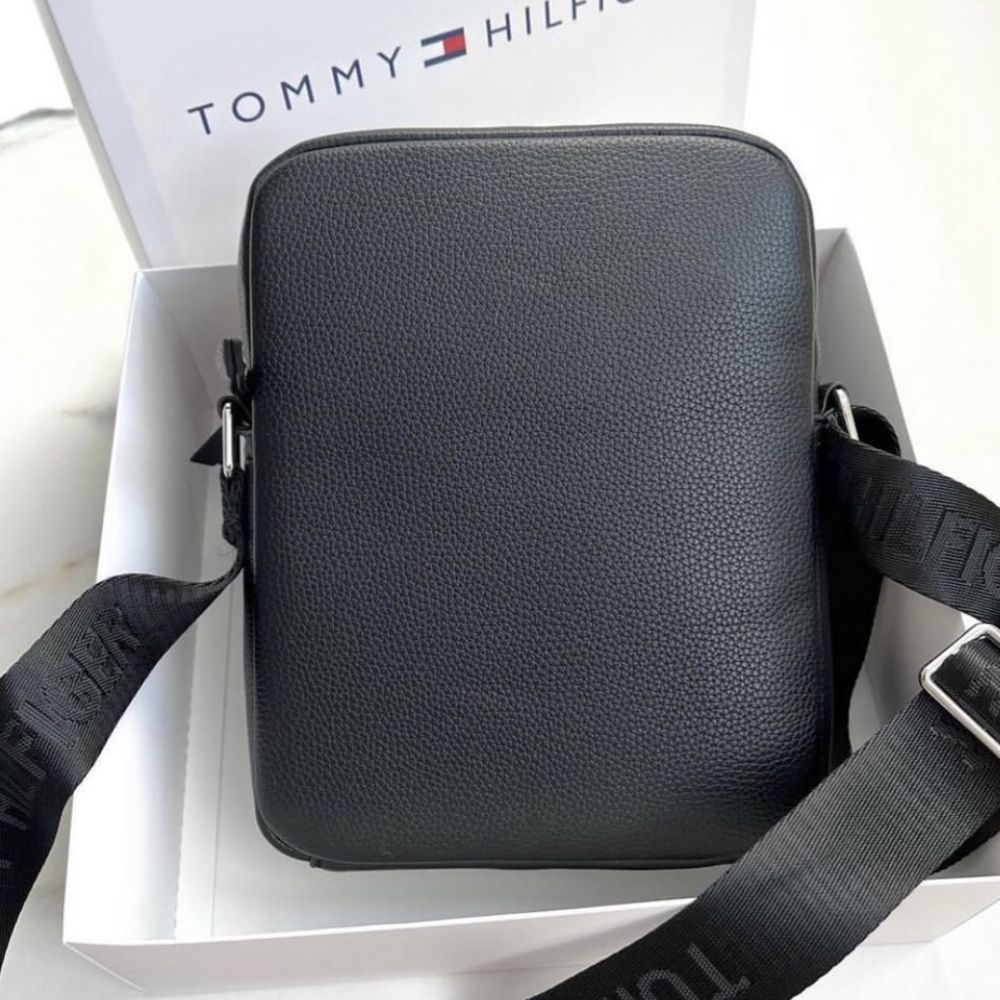 Сумка від Tommy Hilfiger