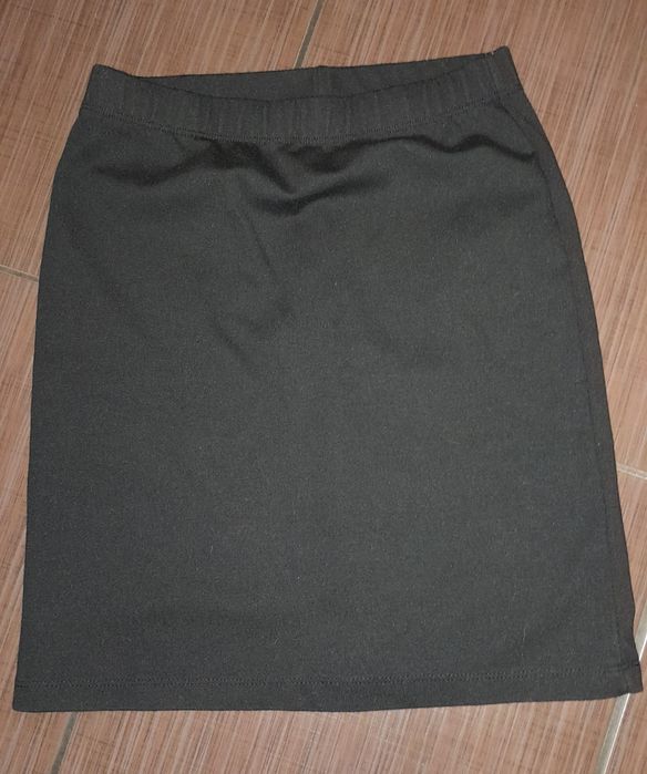 spódnica czarna.
