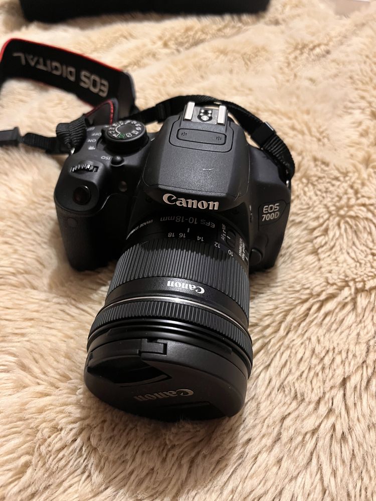 Canon EOS 700D + 2 objectivas