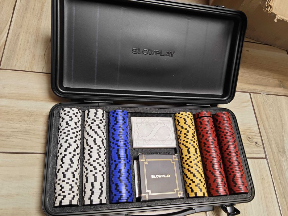 Продам новий професіональний покерний набір на 300 фішок (Poker)