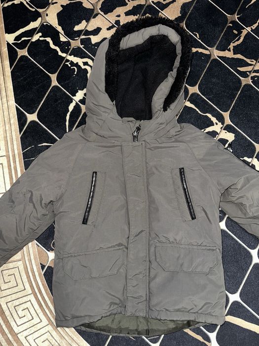 Зимова куртка в гарному стані