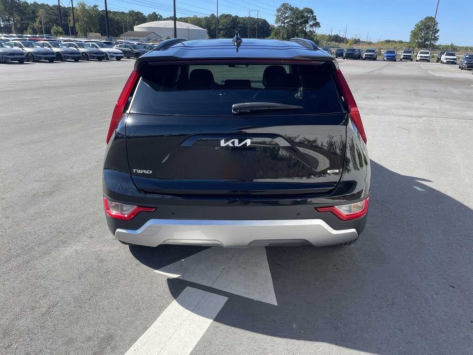 Kia Niro EX      2023