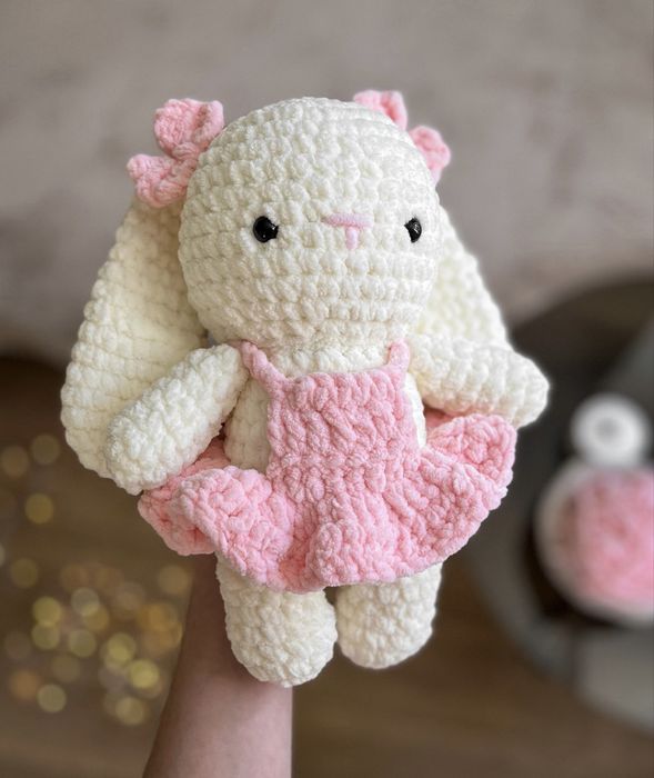 Вʼязаний зайчик ручної роботи