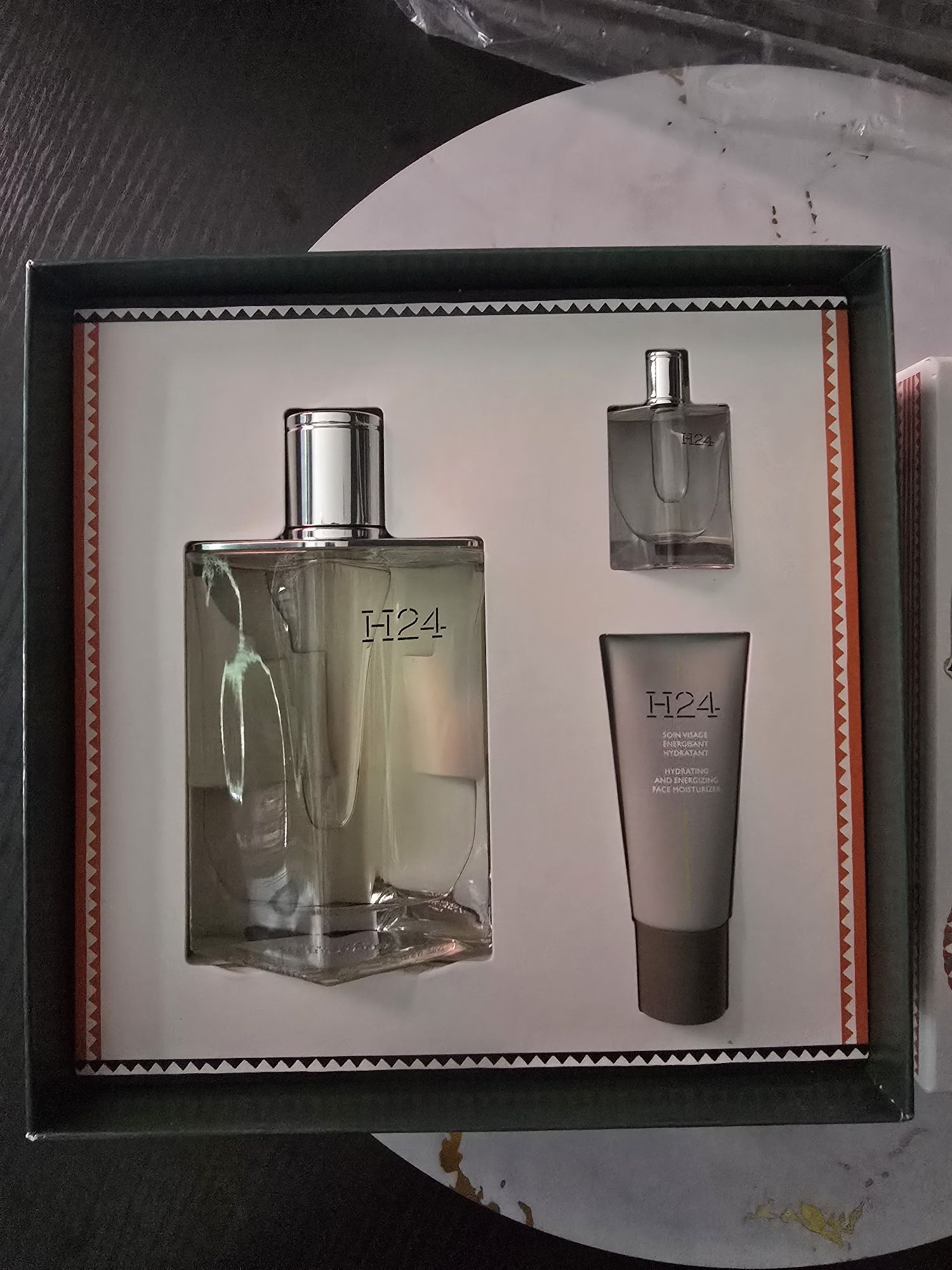 Zestaw Hermes H24 edt 100ml 5ml +Face Moisturizer 20ml

H24 Edt 100ml