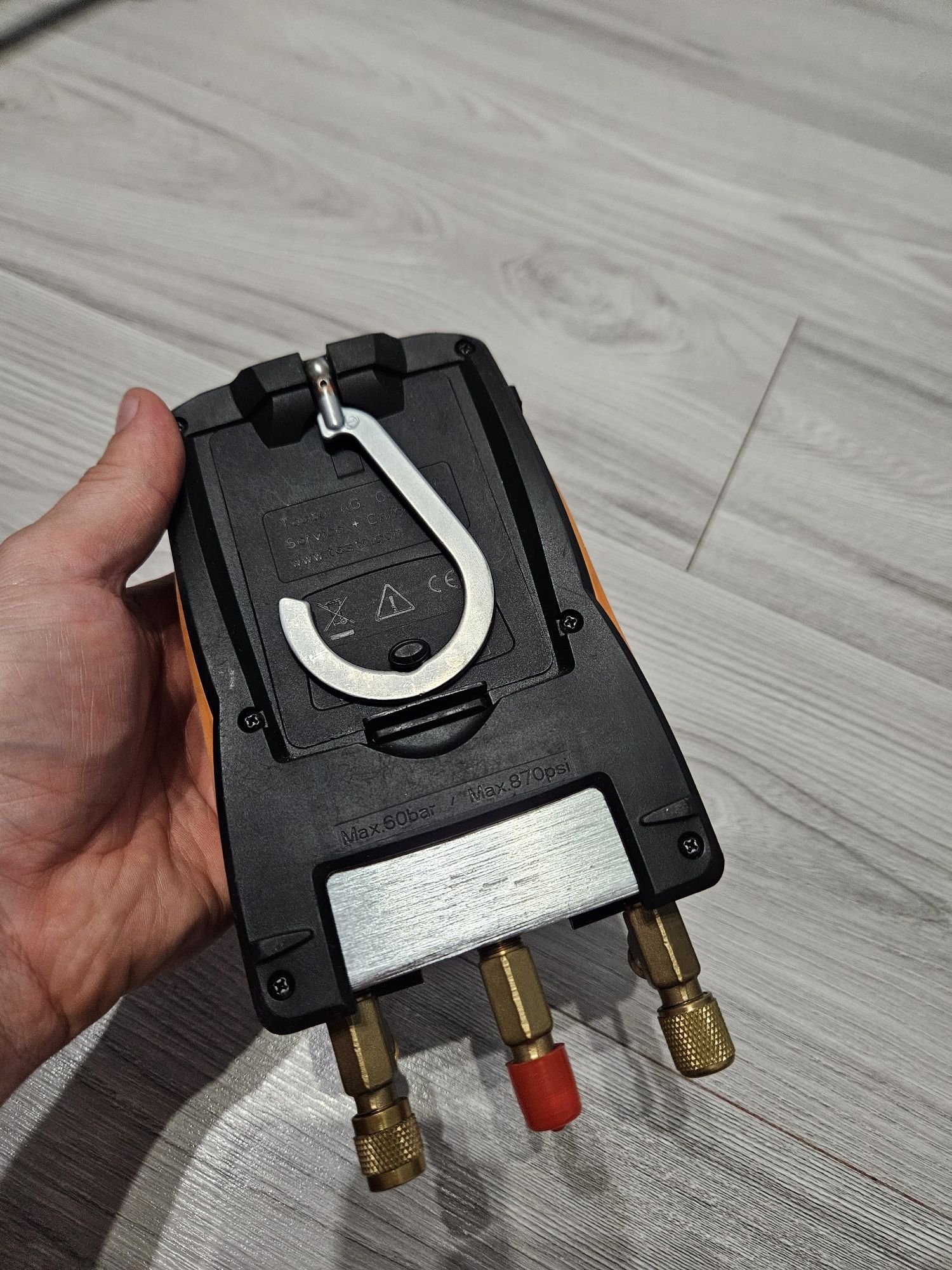 Oprawa zaworowa manometry elektroniczne Testo 549