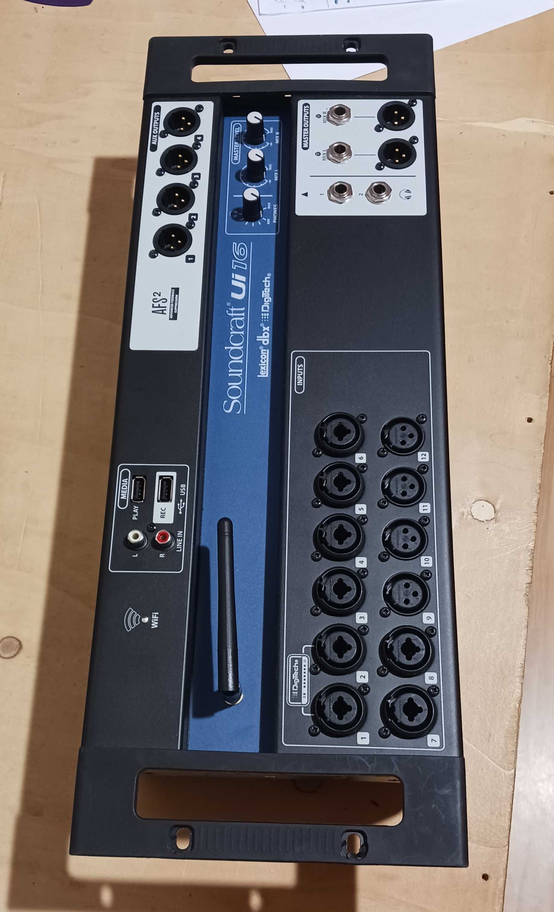 mesa de som Soundcraft UI 16