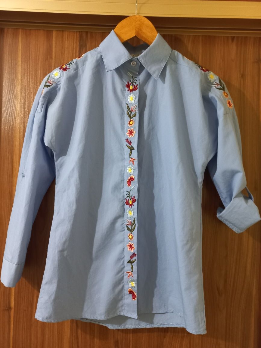 Жіноча блуза-сорочка з вишивкою