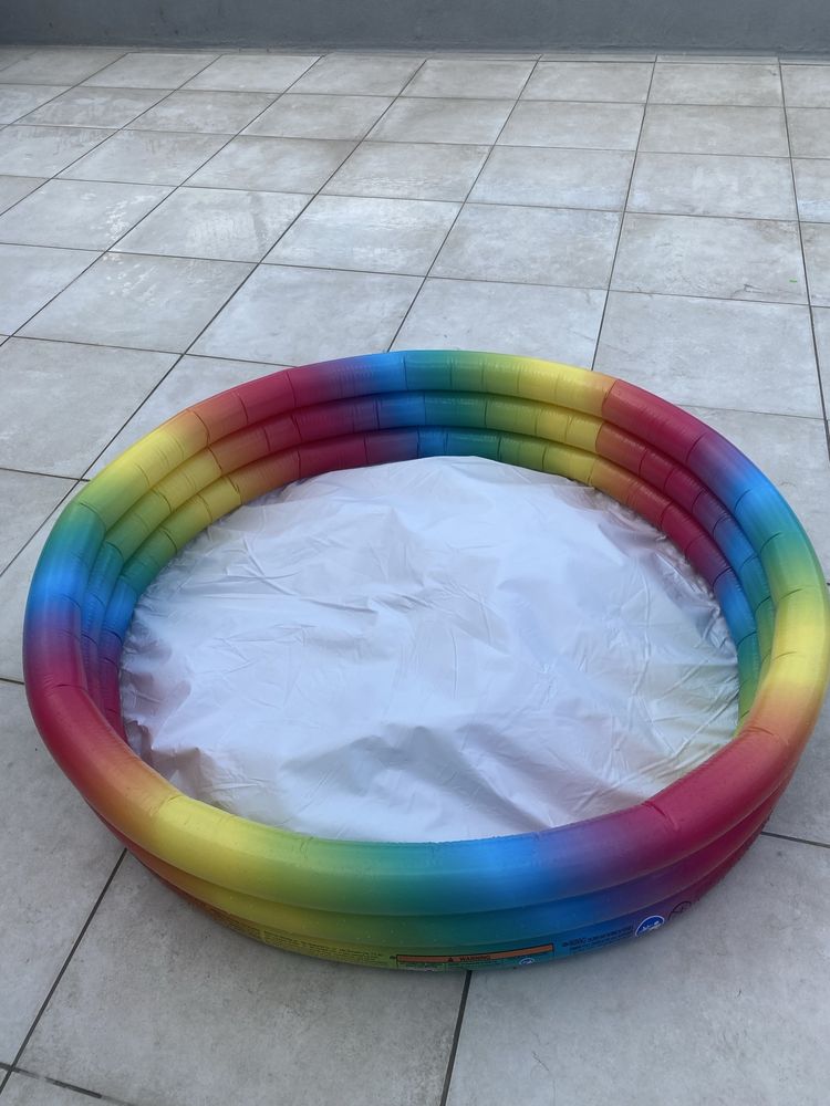 Piscina para criança nova